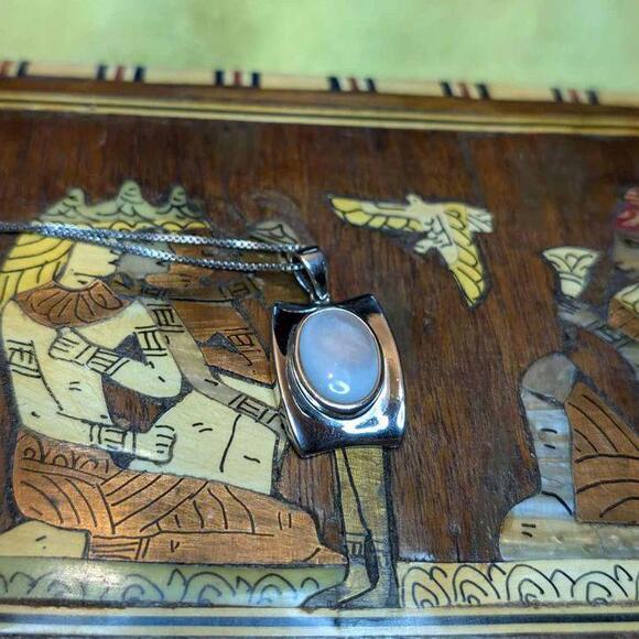 Lot of 925 Silver & Mother of Pearl Pendant Necklace 18" & pearl ring size 5.25 - Picture 9 of 9